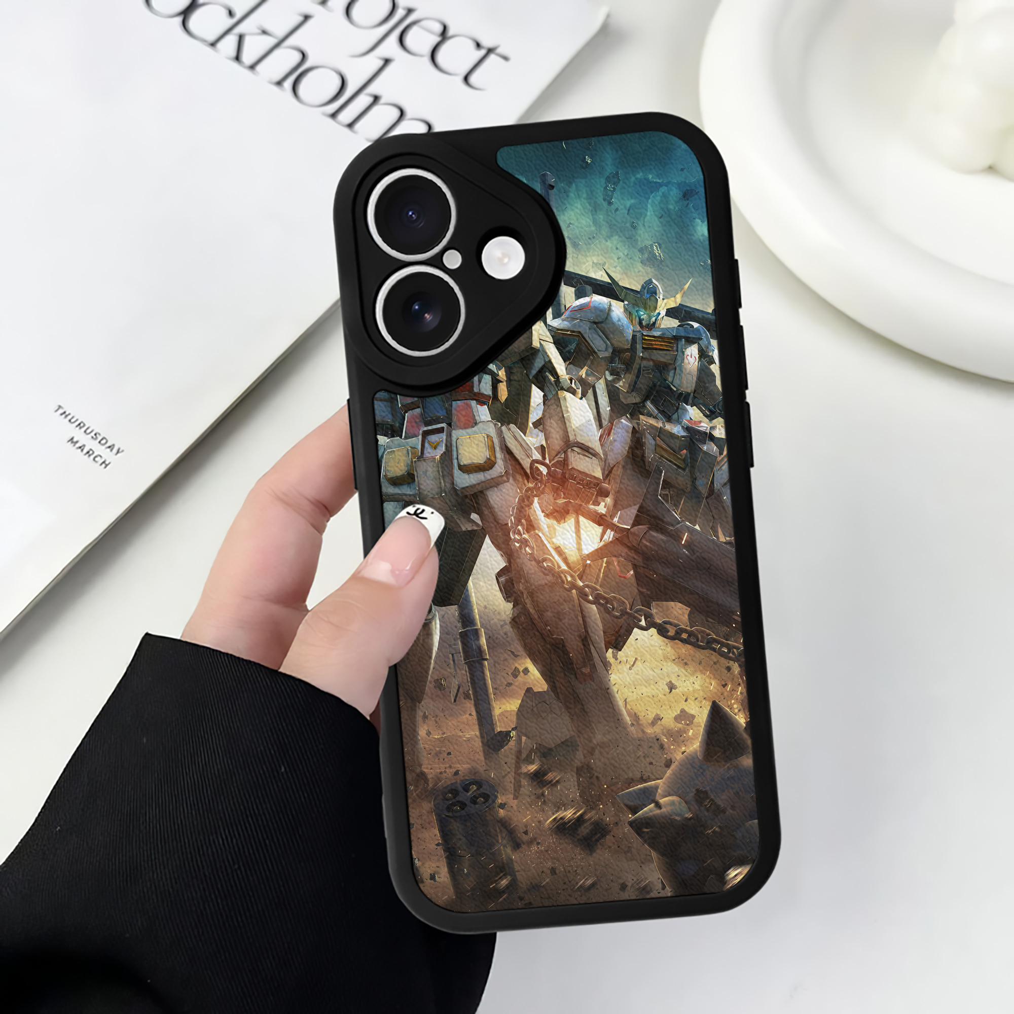 （画像用） 機動戦士ガンダム Mobile Suit Gundam 【iPhone 16シリーズ対応】シリコンスマホケース（レザー調） 材質：シリコン
